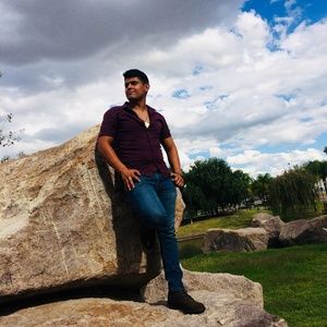 Meet your Posher, Efrain